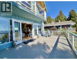 3199 Beach Avenue, Roberts Creek, BC V0N2W0 Photo 6