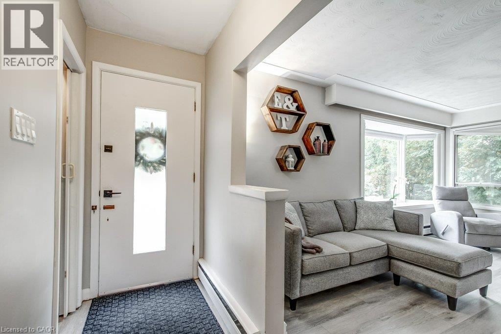 56 BARTON Street, Waterdown — photo 4