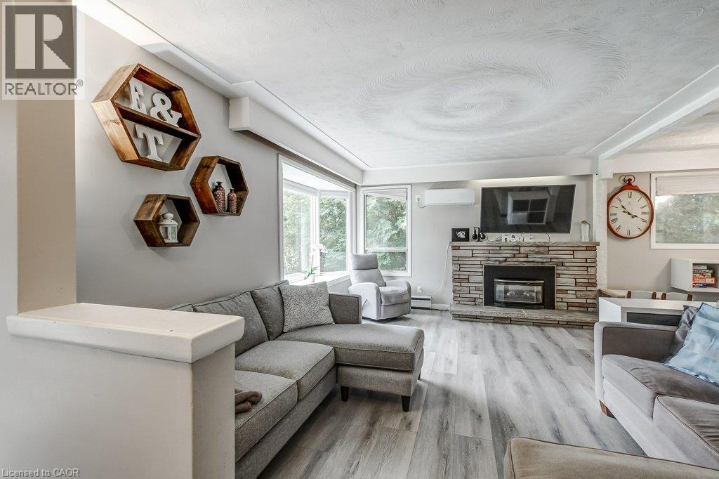 56 BARTON Street, Waterdown — photo 5