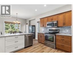 Kitchen - 416 Quilchena Drive, Kelowna, BC V1W4T7 Photo 12