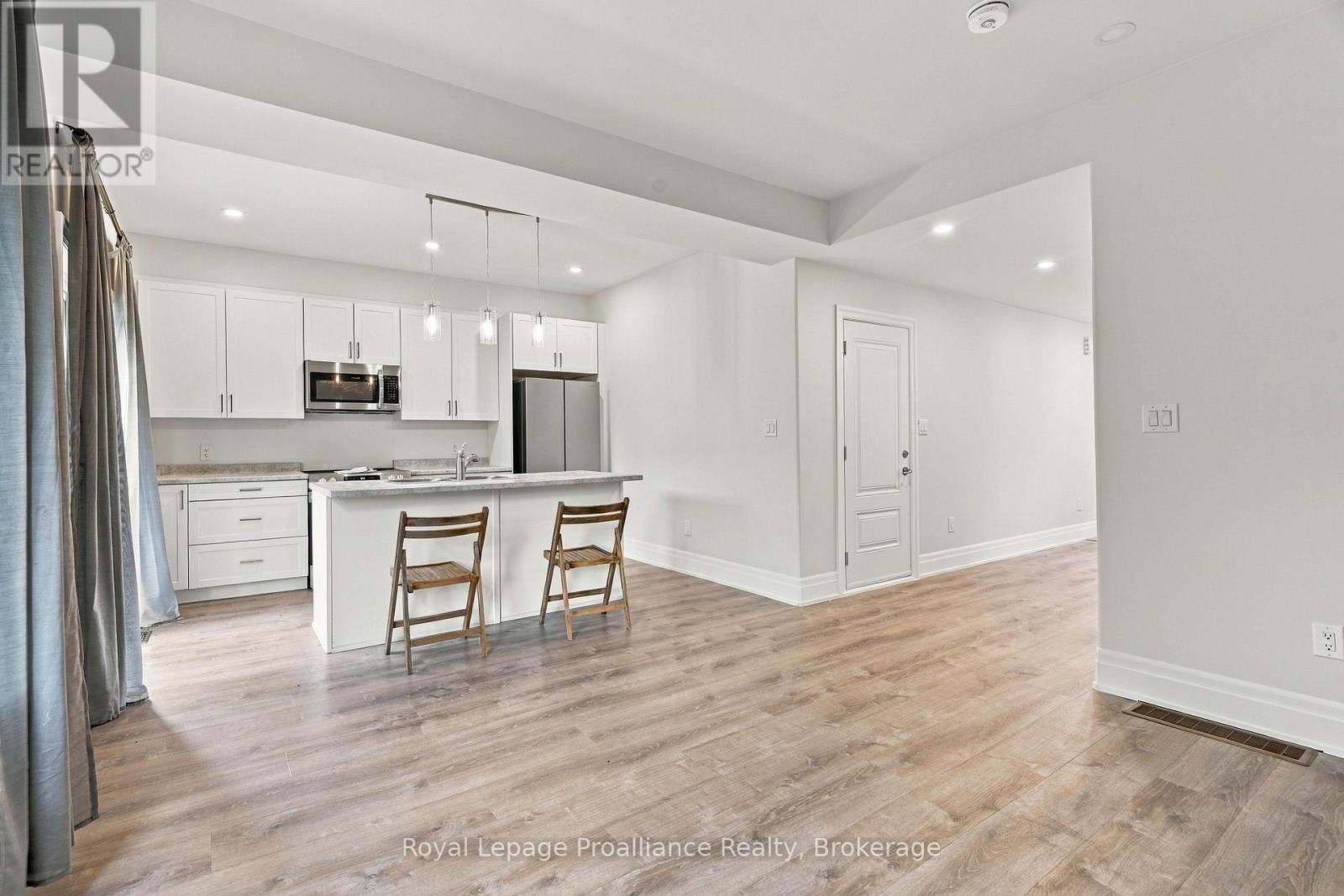 22 CAMPBELL CRESCENT - 3