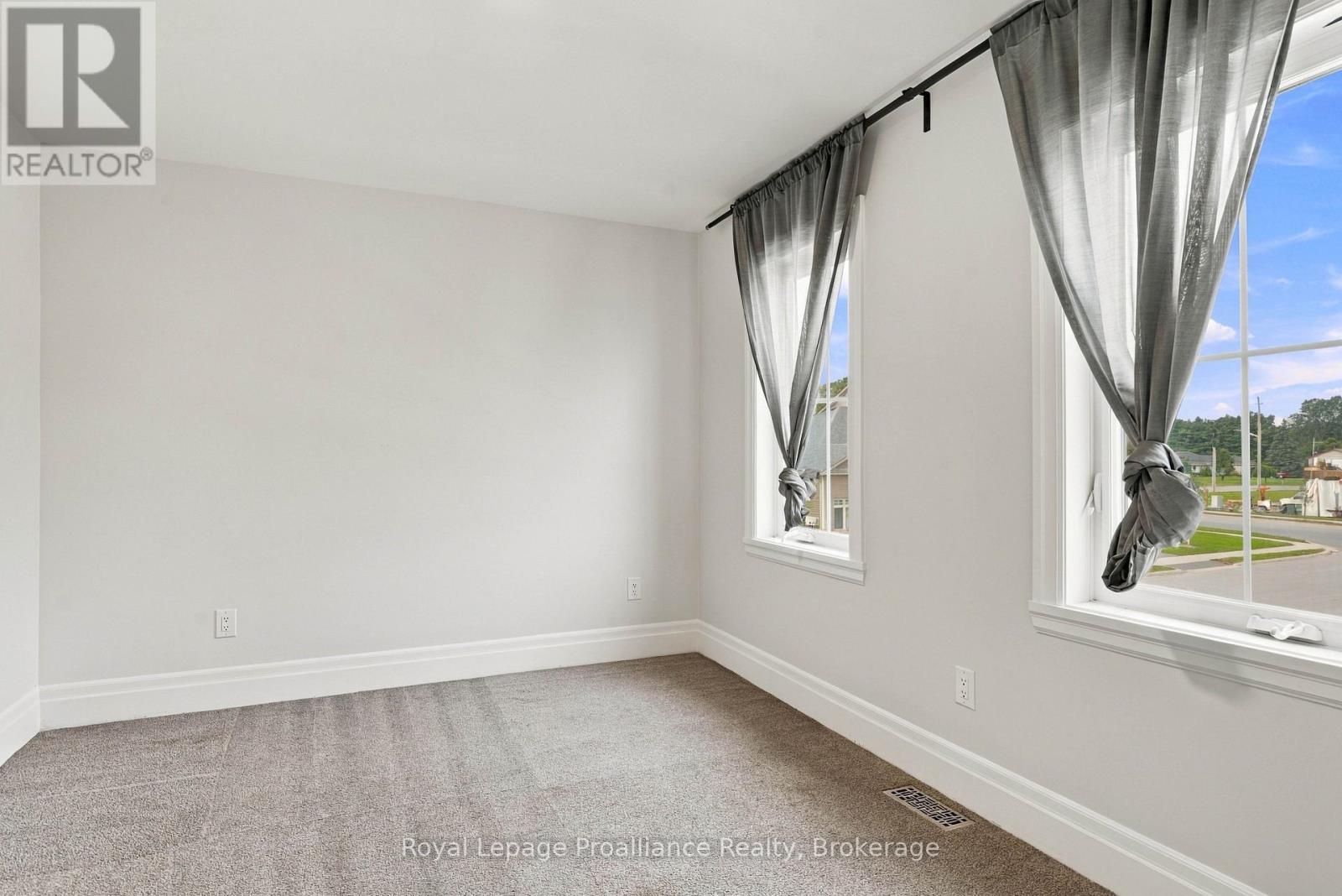 22 CAMPBELL CRESCENT - 15
