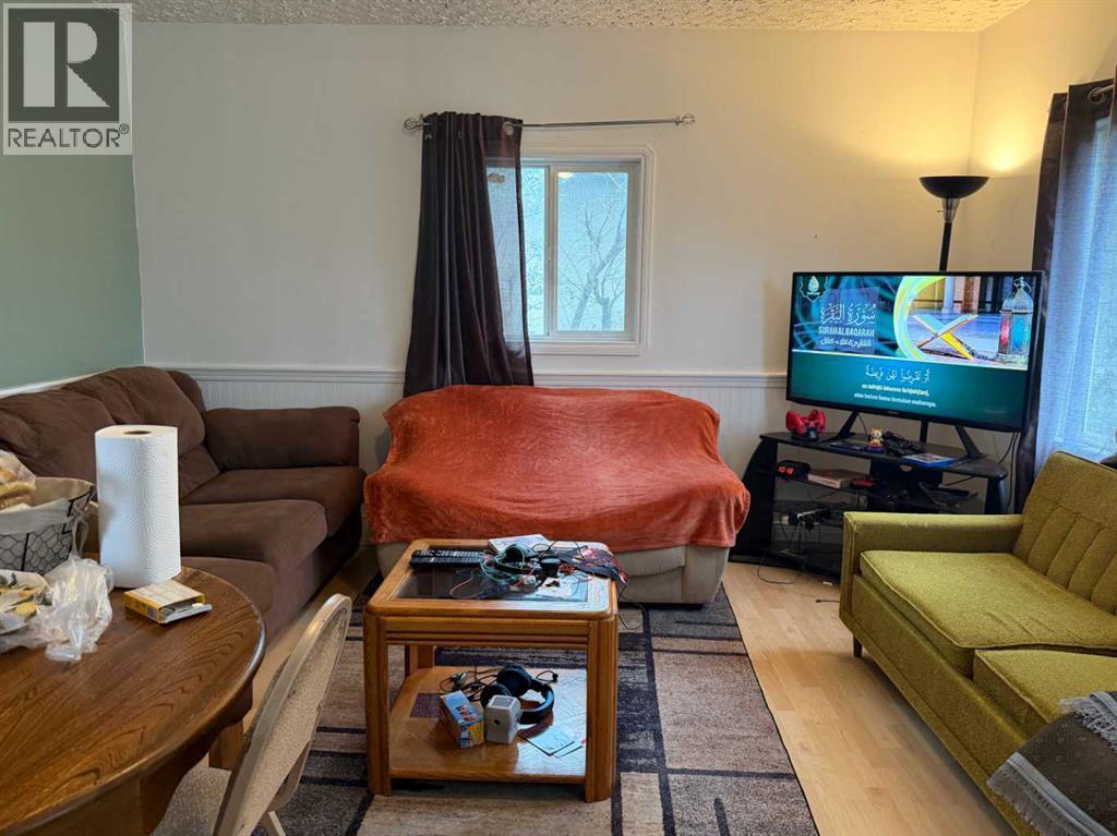 5007 45 Avenue - 4