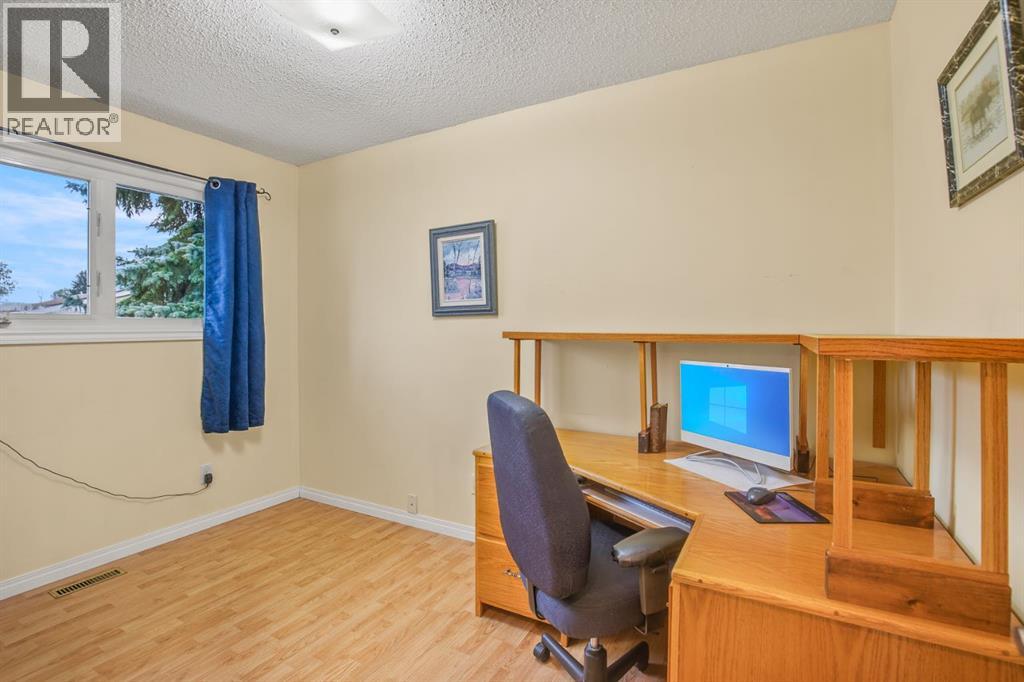 Listing photo – 39 Opal Avenue, Red Deer