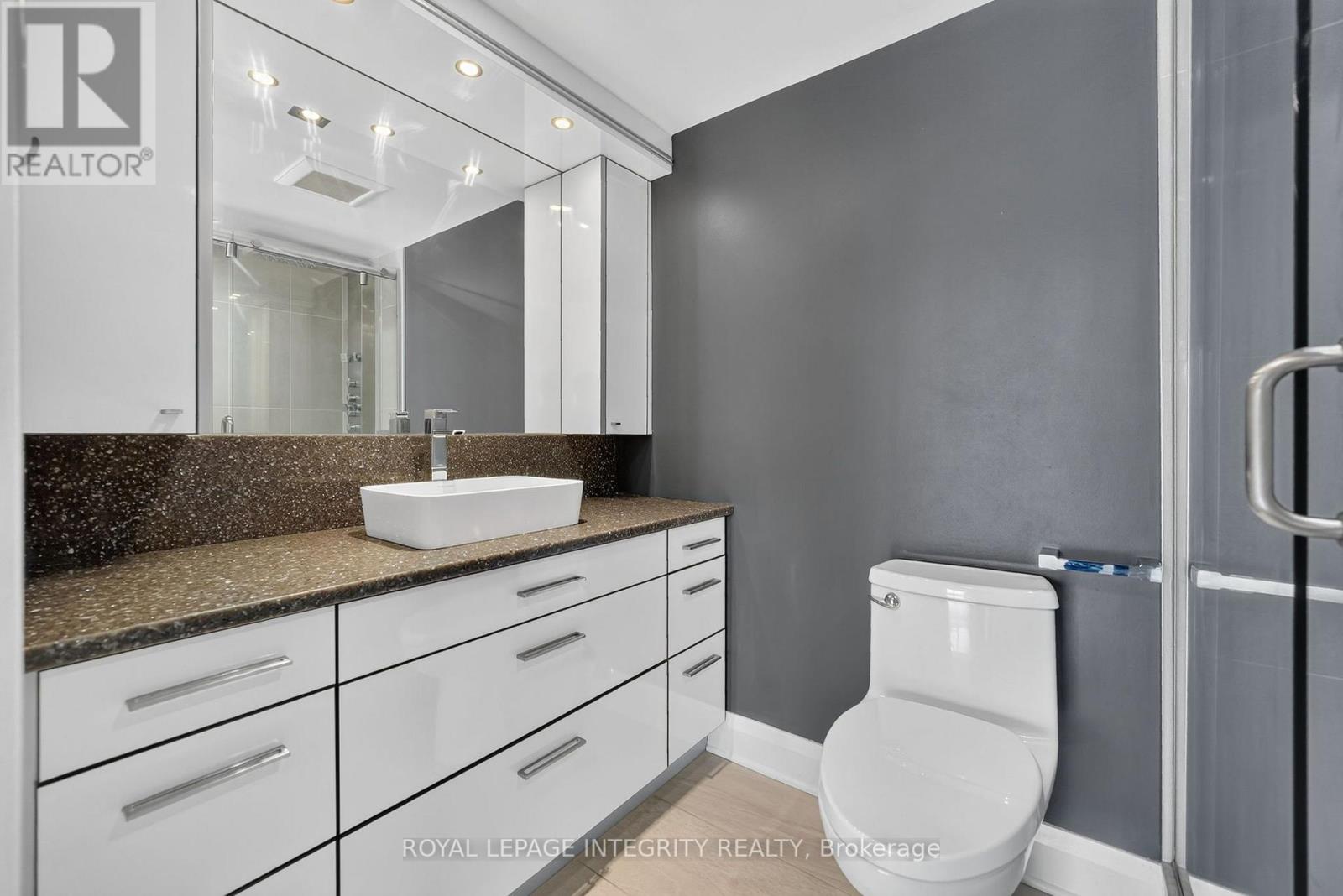 302 - 545 ST LAURENT BOULEVARD photo 32