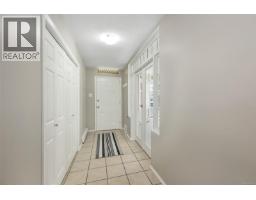 Entrance - 124 St. Andrews St, Victoria, BC V8V2M7 Photo 13