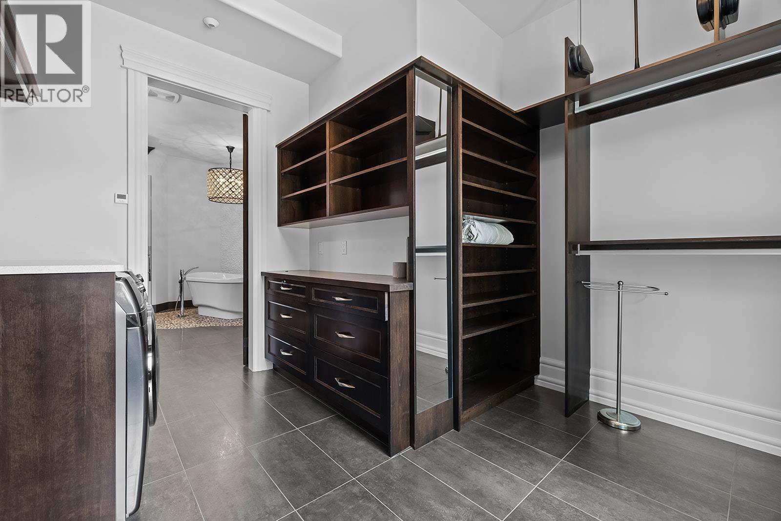 4165 Gellatly Road - Image 55