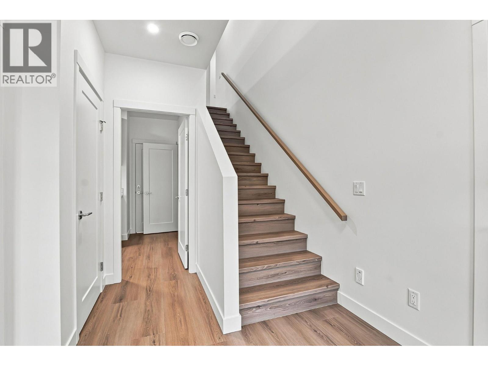 491 Clifton Road N - 6