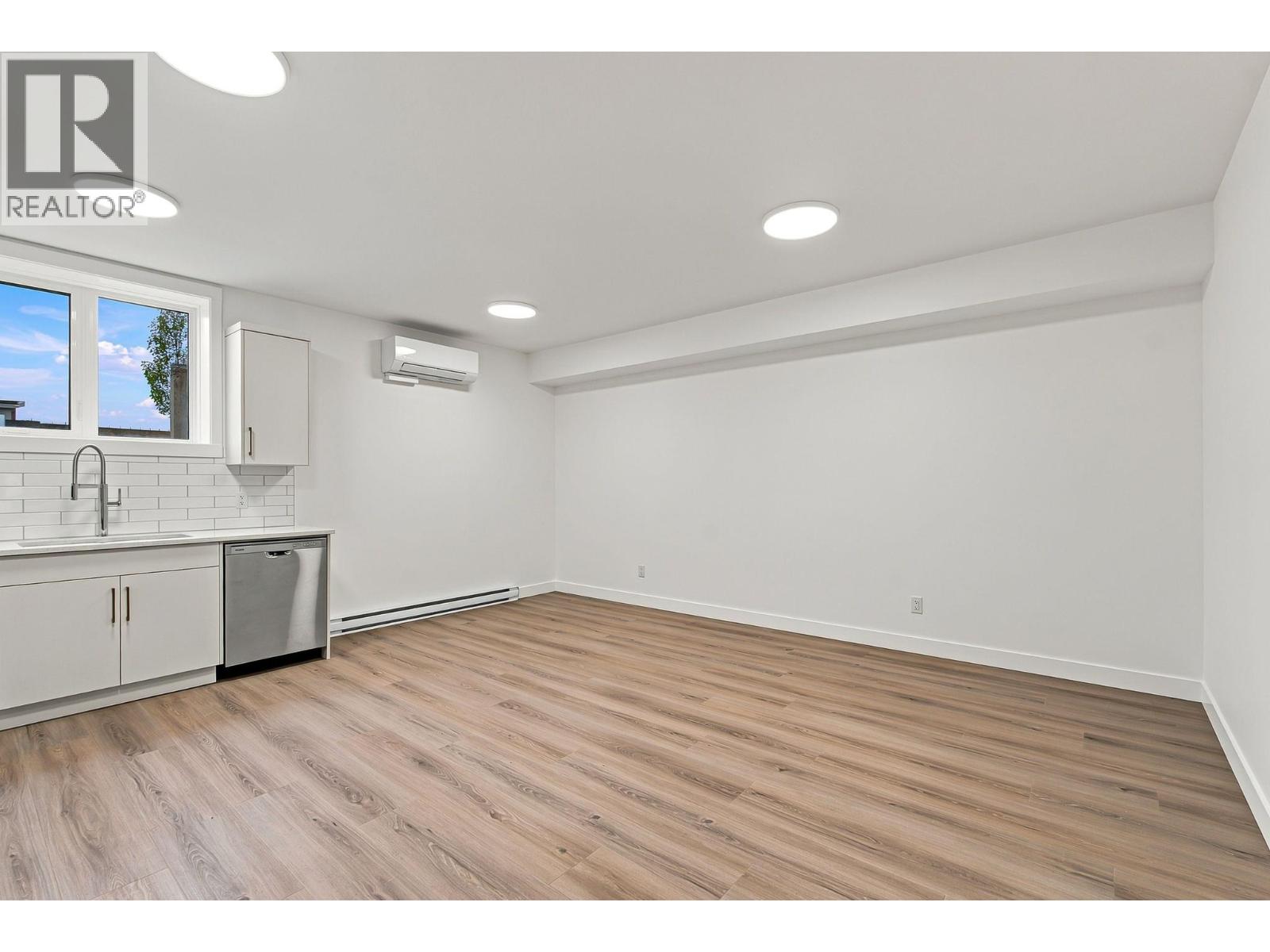 491 Clifton Road N - Image 37