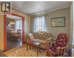 4pc Bathroom - 574 Van Horne Street, Penticton, BC V2A4K8 Photo 8