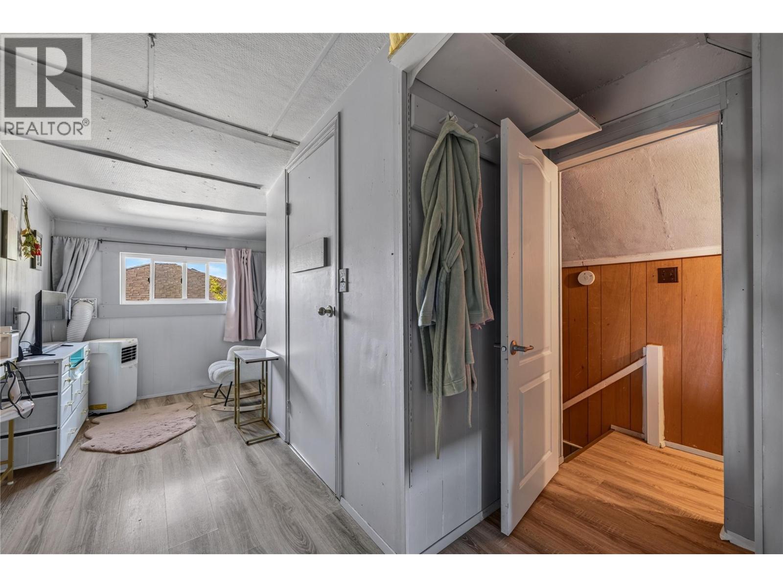 574 Van Horne Street - 27