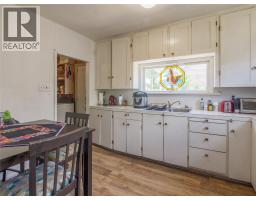 Living room - 574 Van Horne Street, Penticton, BC V2A4K8 Photo 14