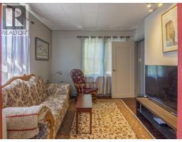 3pc Ensuite bath - 574 Van Horne Street, Penticton, BC V2A4K8 Photo 9