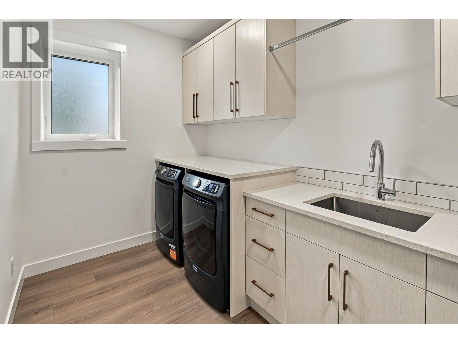 491 Clifton Road N - 8