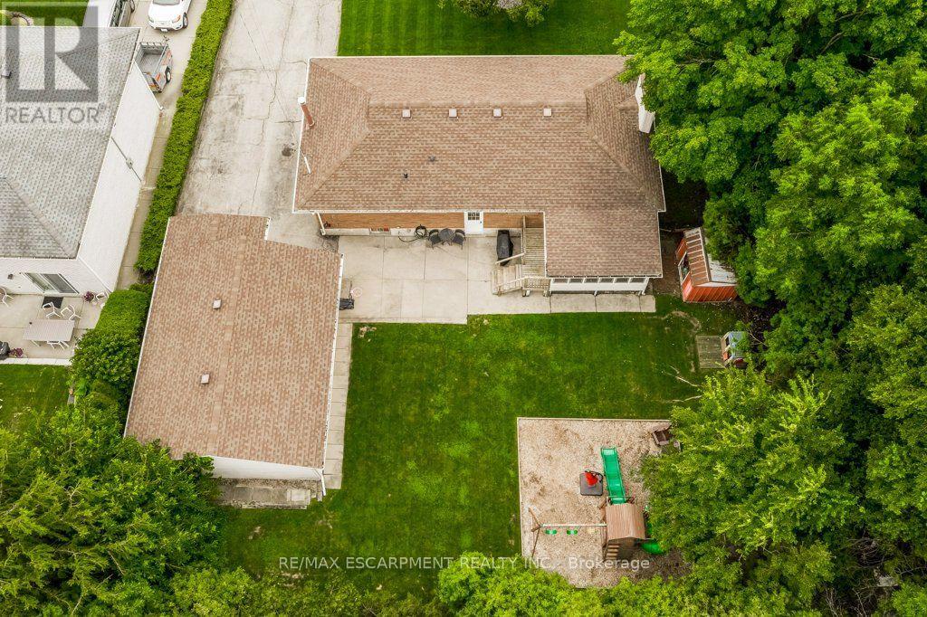 56 BARTON STREET, Hamilton (Waterdown) — photo 2