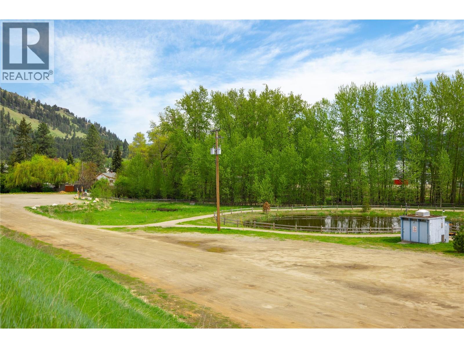 #4 1879 Faulkner Avenue - Image 38