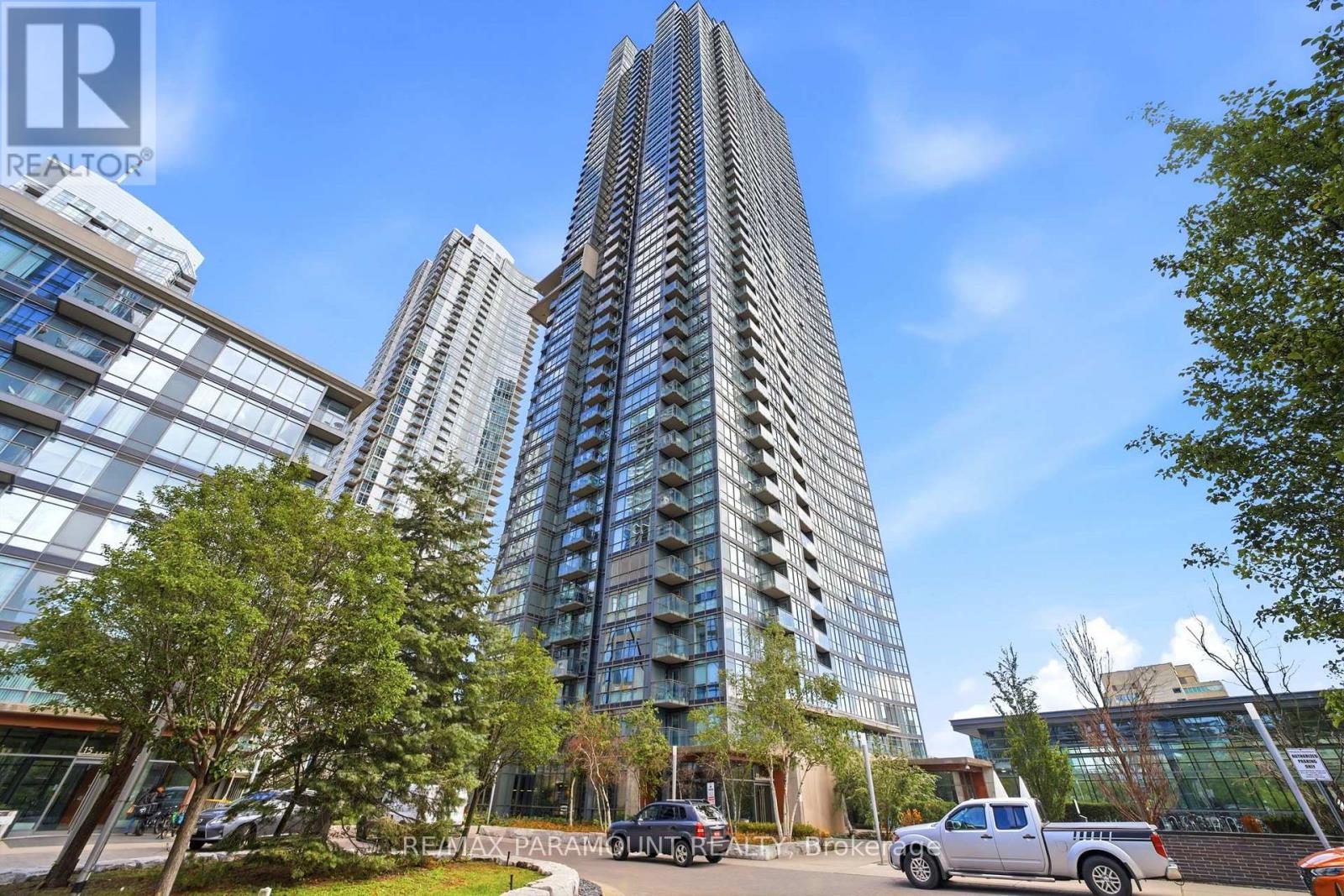 215 - 11 BRUNEL COURT, Toronto (Waterfront Communities)
