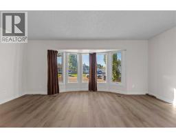 2pc Bathroom - 6218 34a Avenue, Edmonton, AB T6L1E4 Photo 6