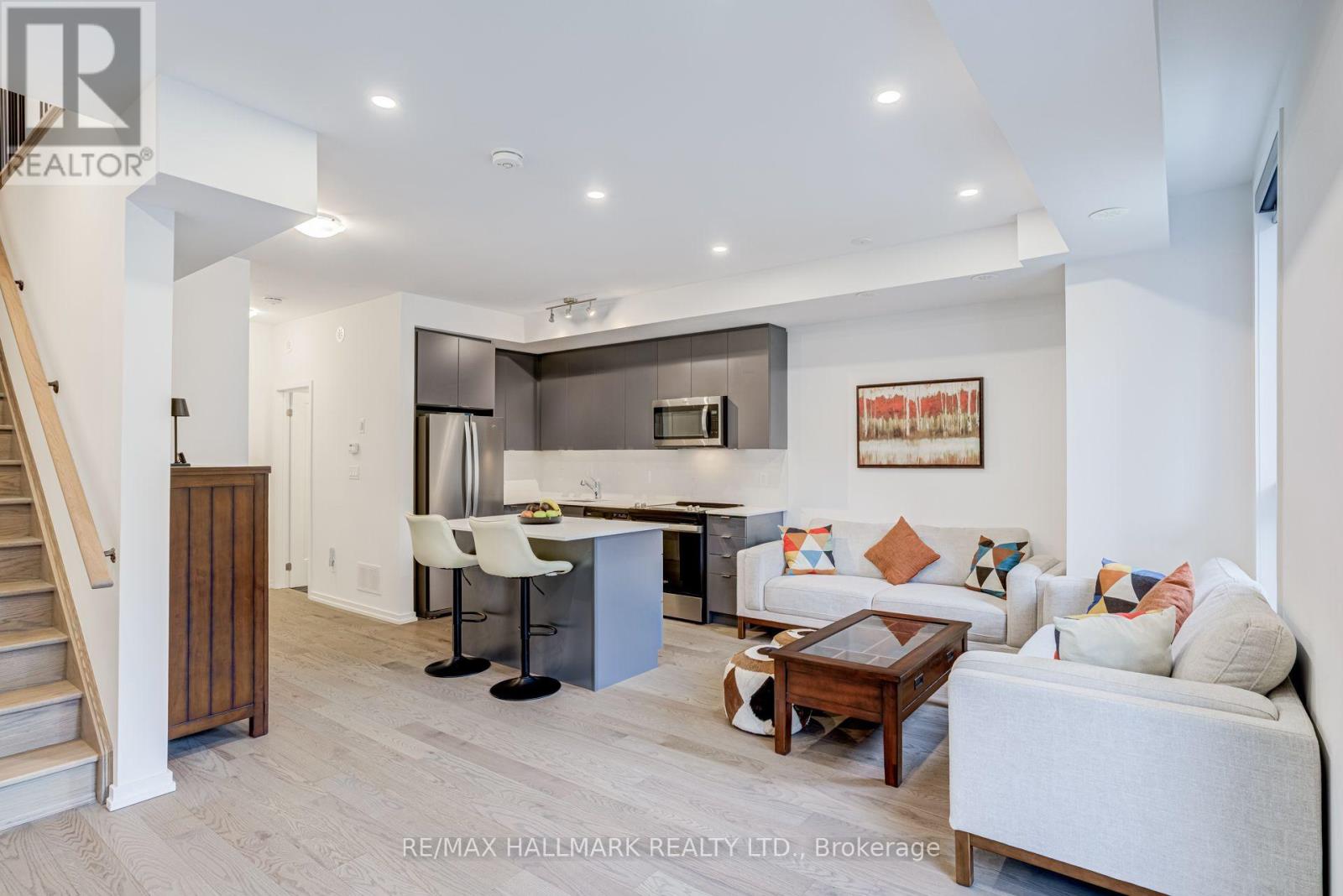 11 - 26 LYTHAM GREEN CIRCLE, Newmarket (Glenway Estates) — photo 12