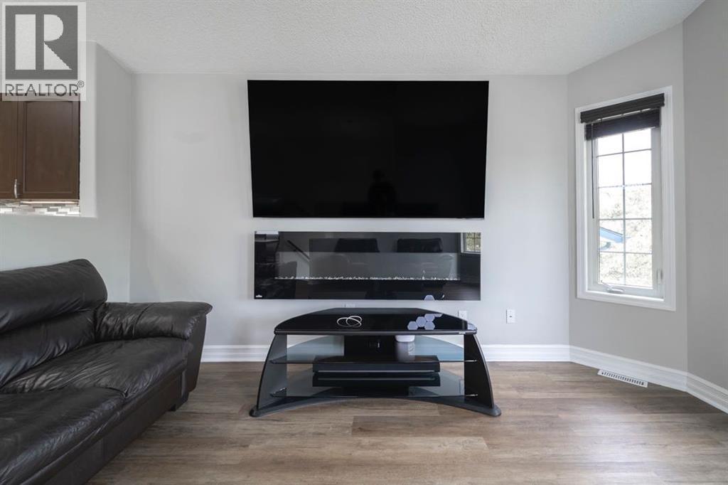 109 Laurier Road, Fort McMurray