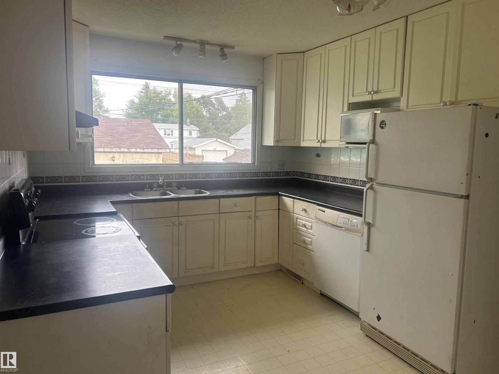 10450 69 Av NW photo 4 — MLS® E4509494