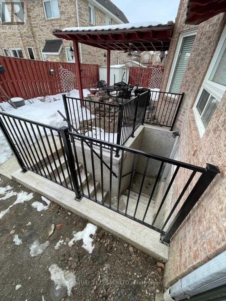82 FERNCROFT PLACE E, Brampton (Fletcher's Meadow) — photo 2