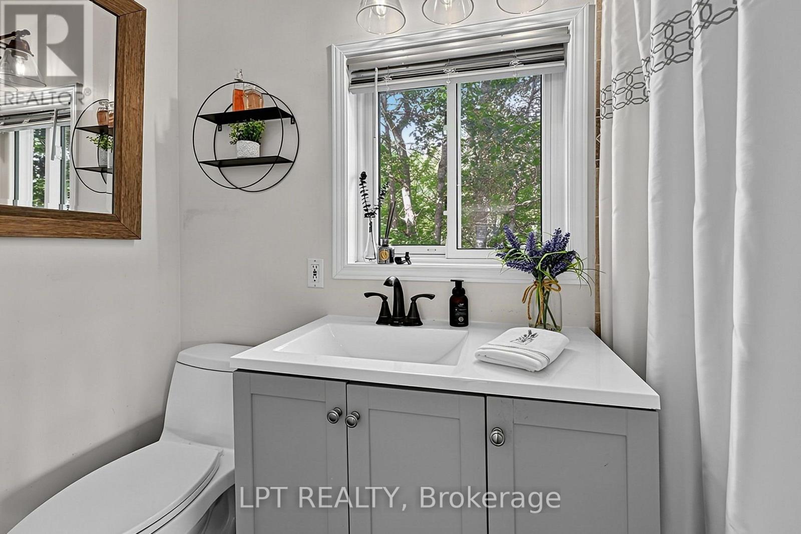 5 PINETREE ROAD - 22