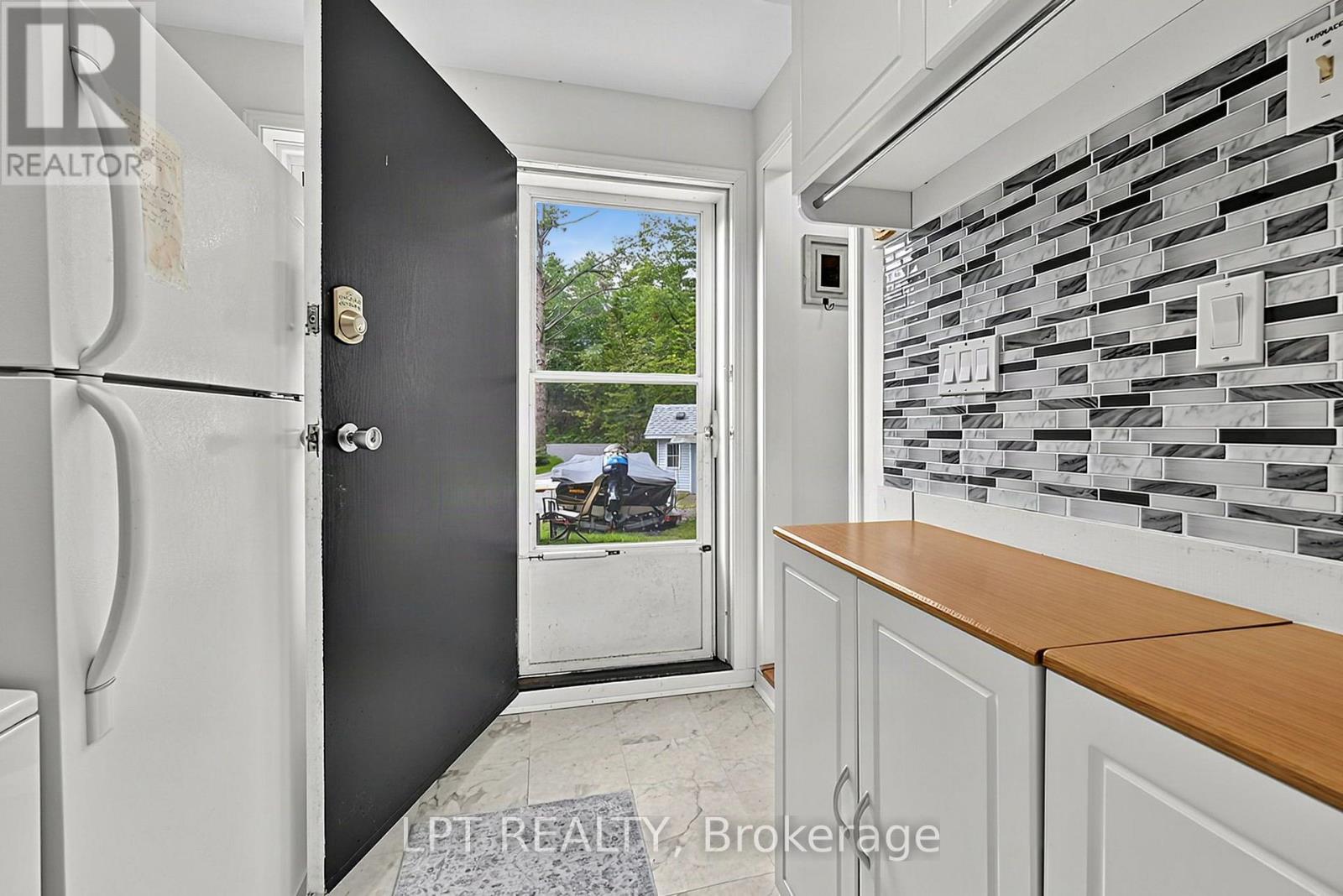 5 PINETREE ROAD - 28