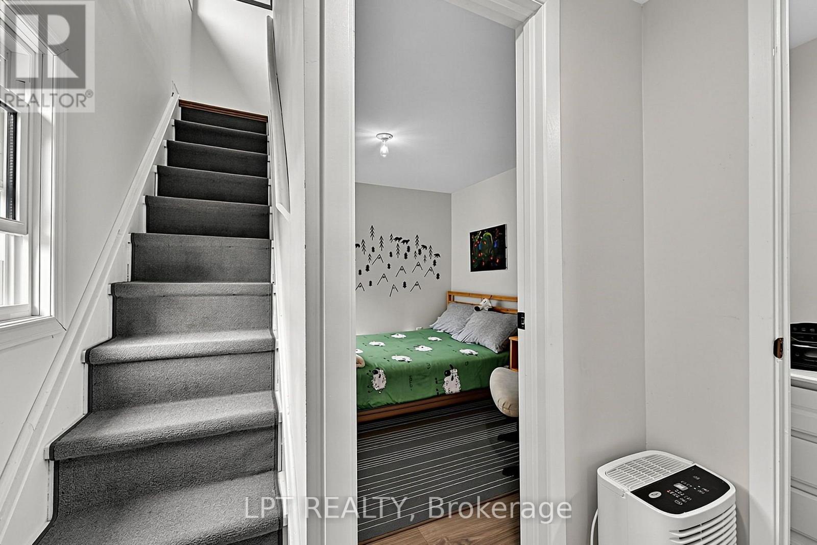 5 PINETREE ROAD - 30