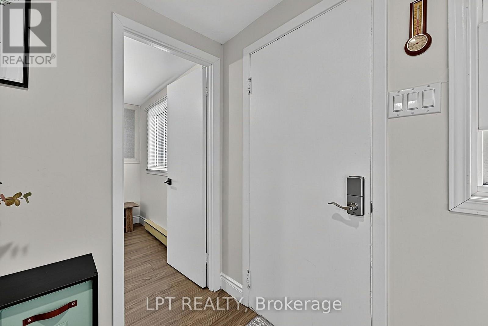 5 PINETREE ROAD - 32