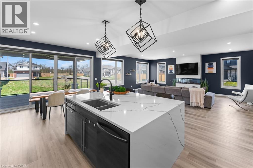 7365 JONATHAN Drive, Niagara Falls — photo 11
