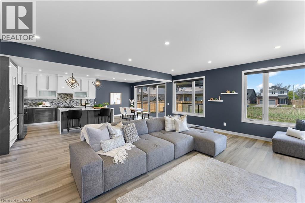 7365 JONATHAN Drive, Niagara Falls — photo 12