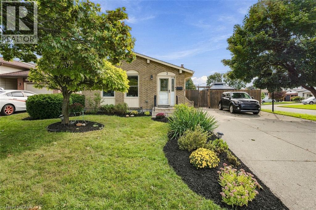 7 ROEHAMPTON Avenue, St. Catharines — photo 2