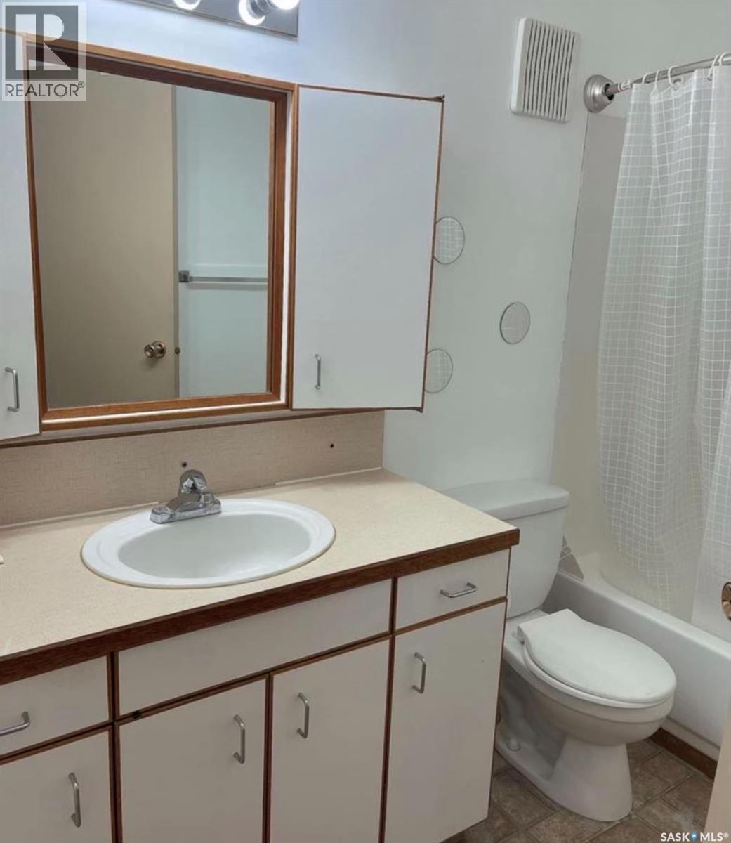 221 Centre STREET, Assiniboia — photo 18