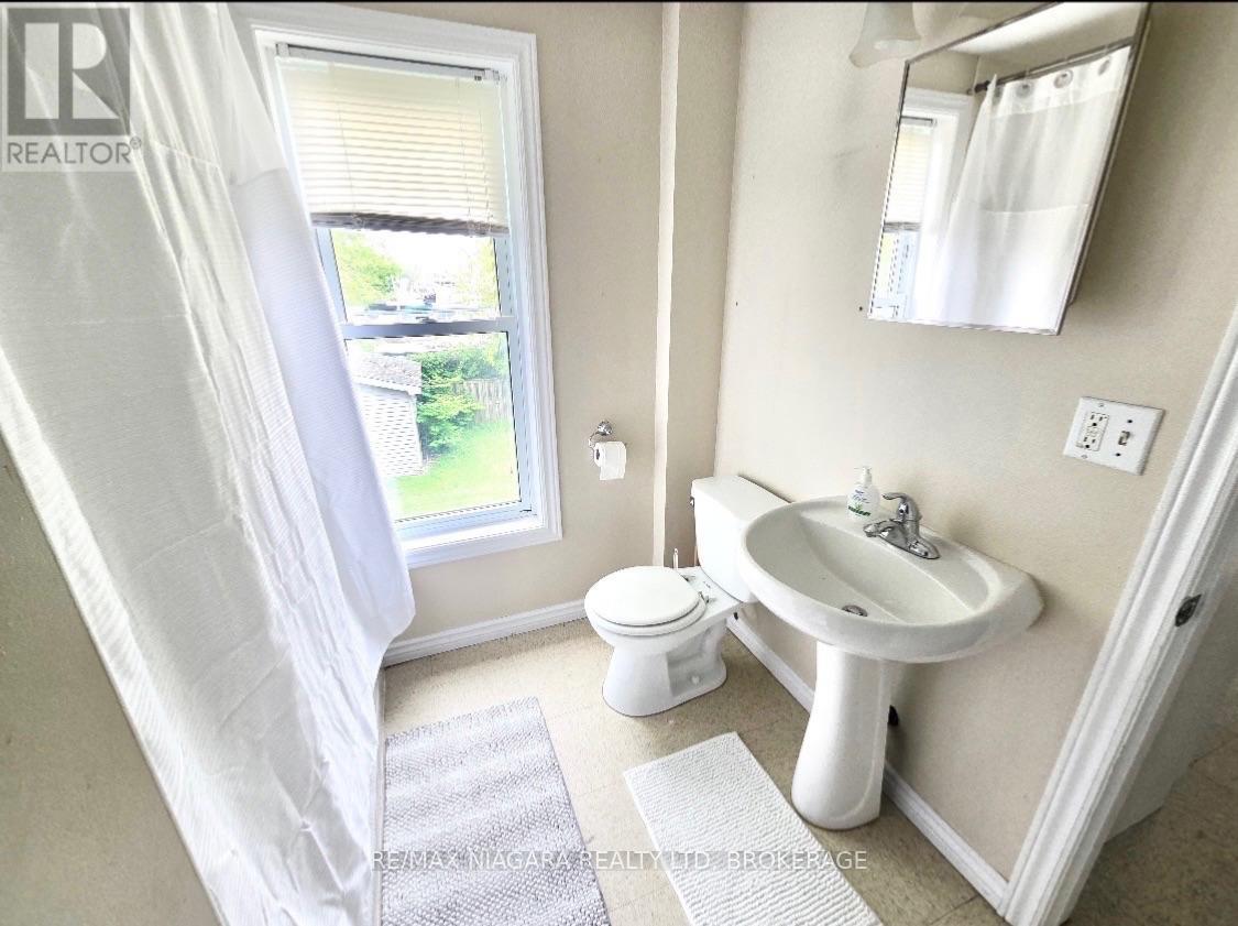 UPPER - 215 MCALPINE AVENUE S, Welland (Lincoln/Crowland) — photo 11