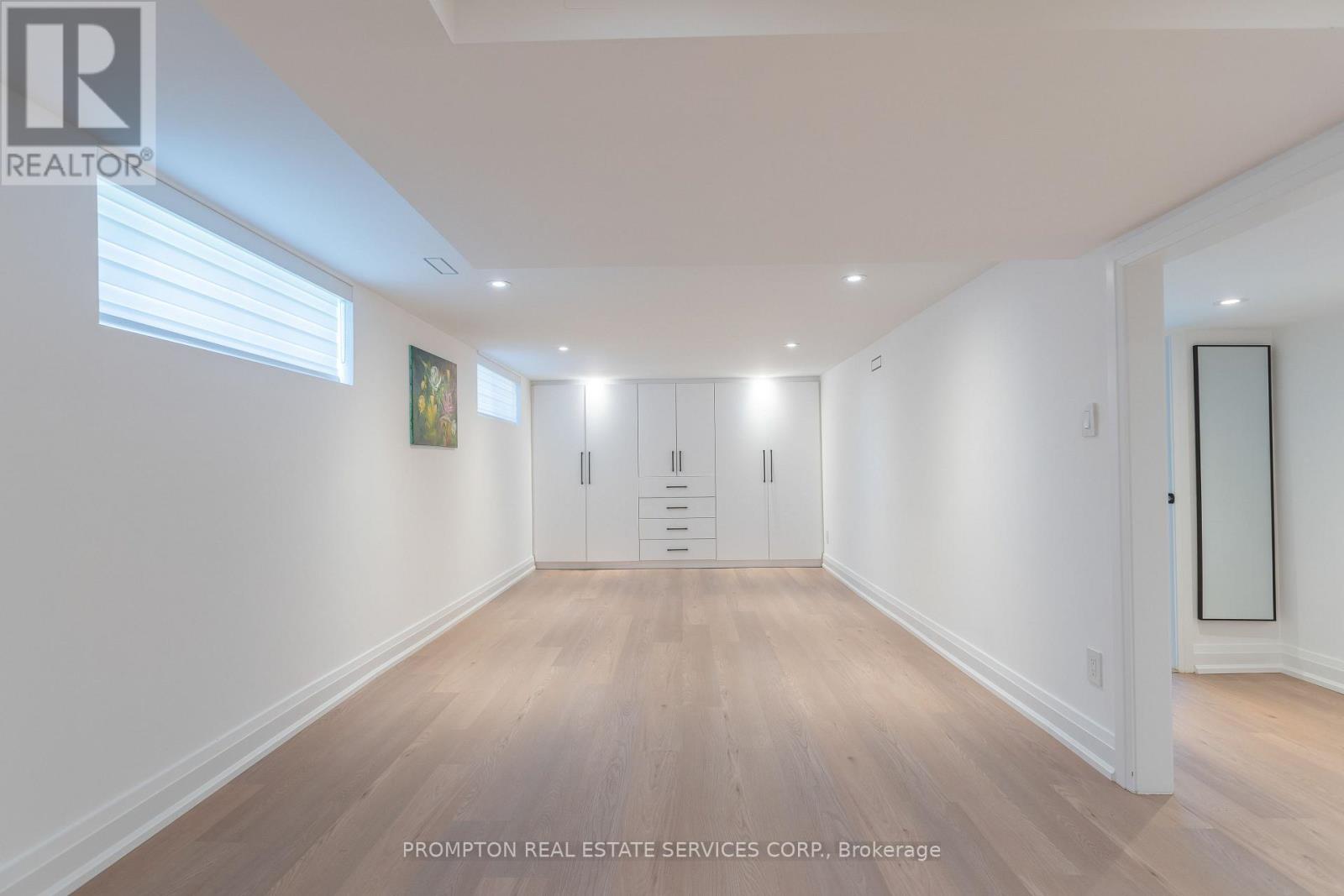 2 FILBERT GATE - 28