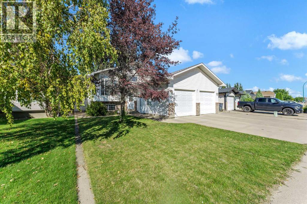 460 Spruce Way SE - 1