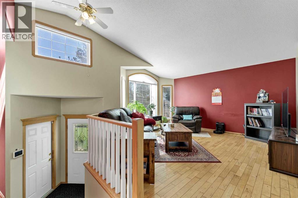 460 Spruce Way SE - Image 3