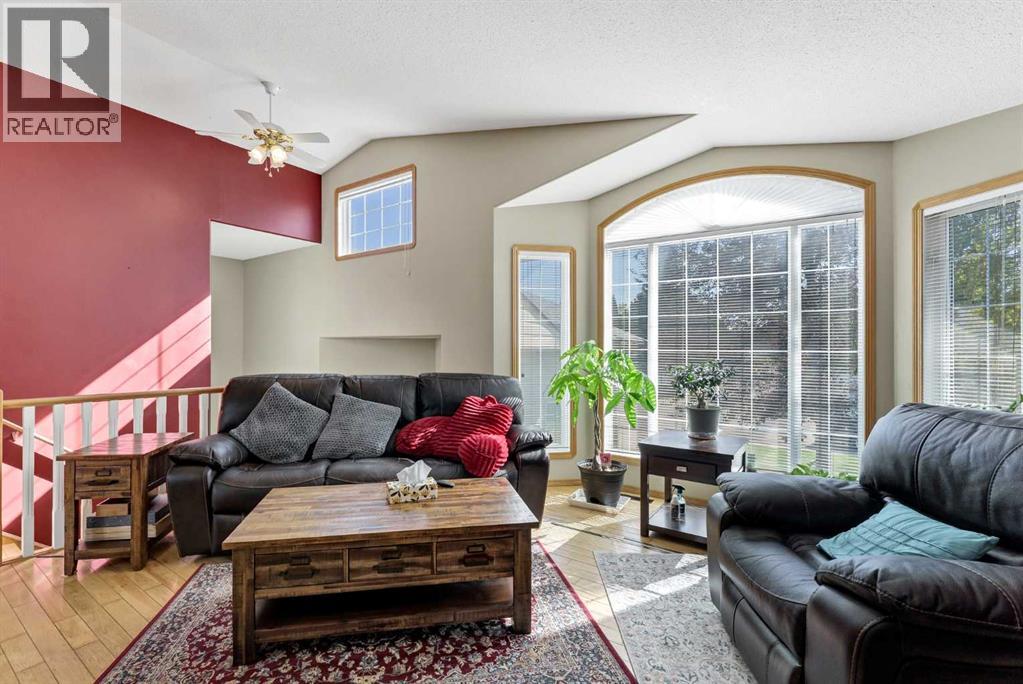 460 Spruce Way SE - 4