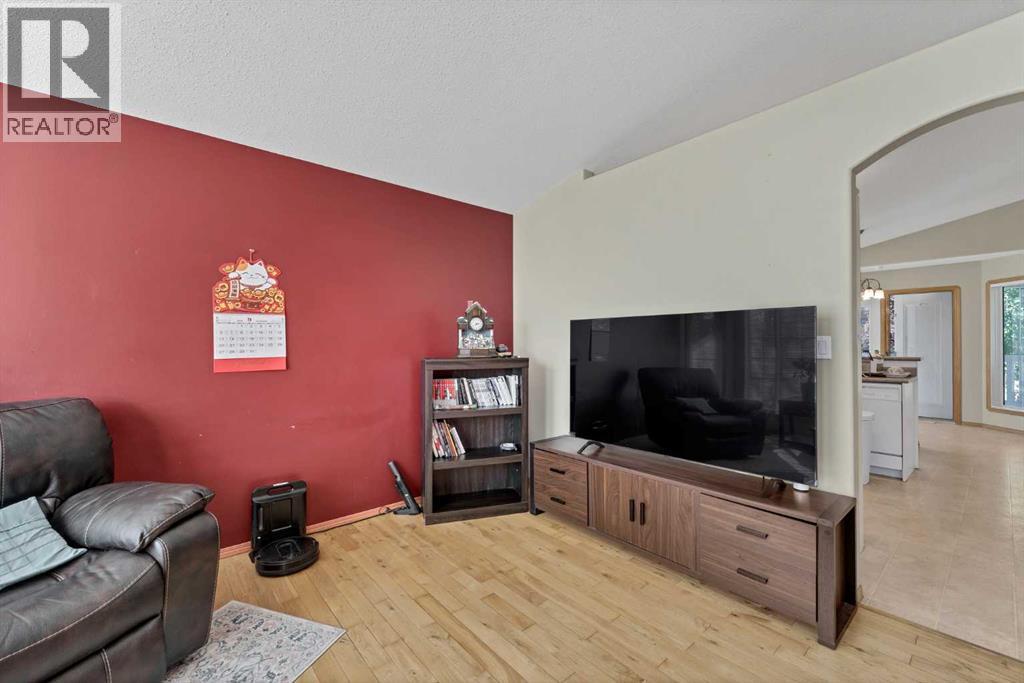 460 Spruce Way SE - 5