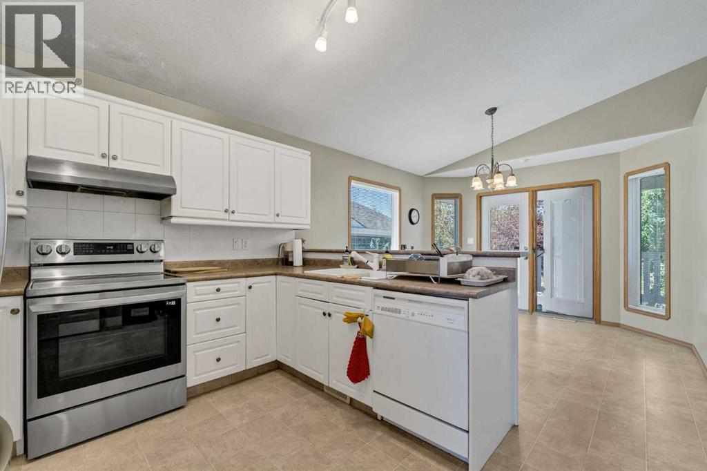 460 Spruce Way SE - 6
