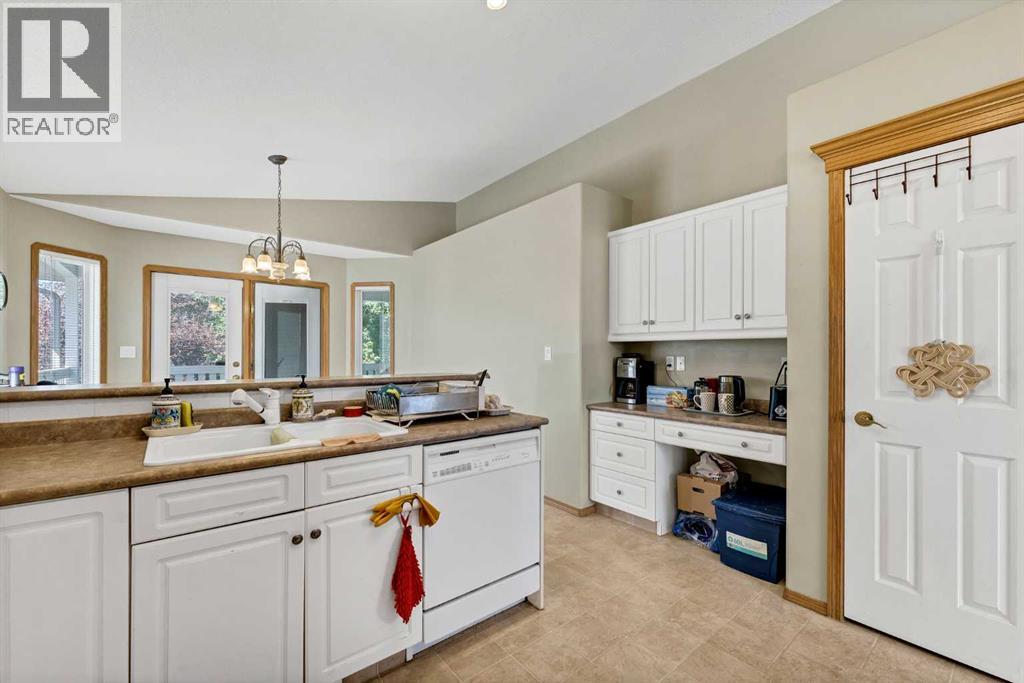 460 Spruce Way SE - 8