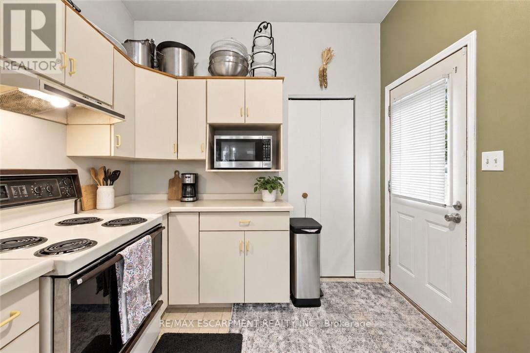 26 RENFREW STREET E - 35