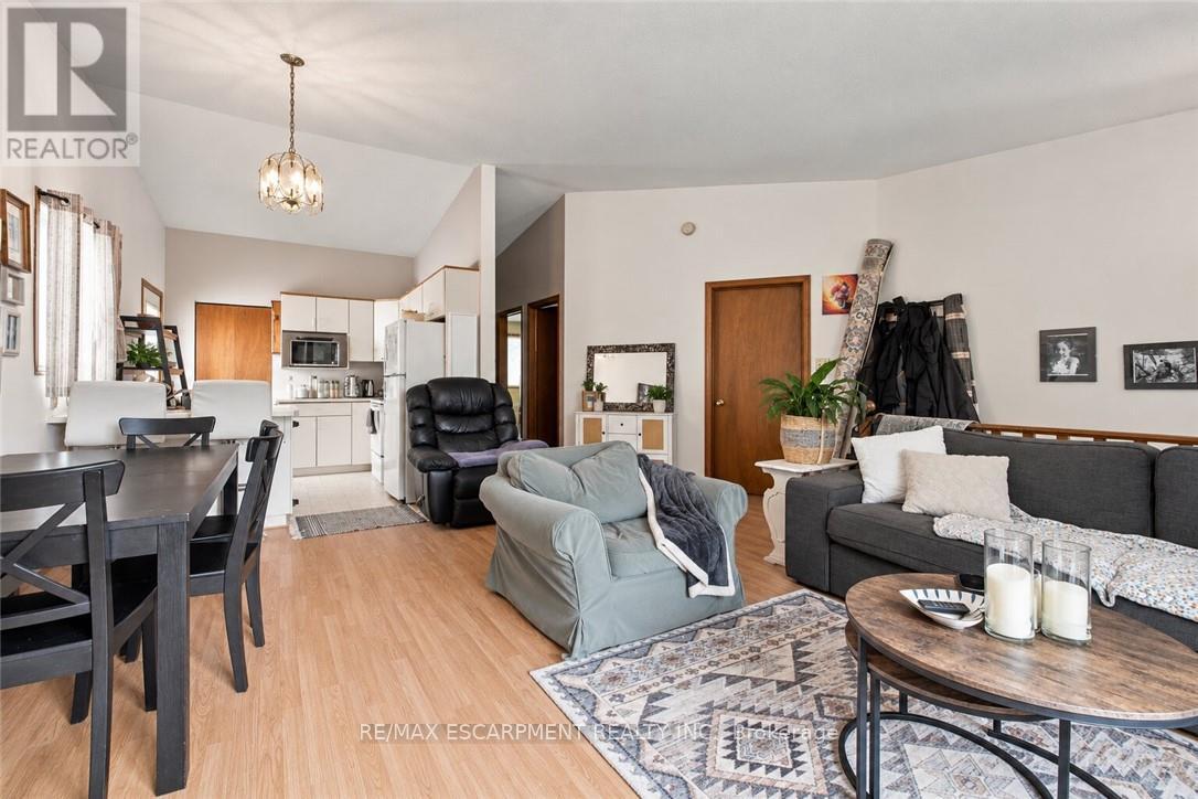26 RENFREW STREET E, Haldimand — photo 8