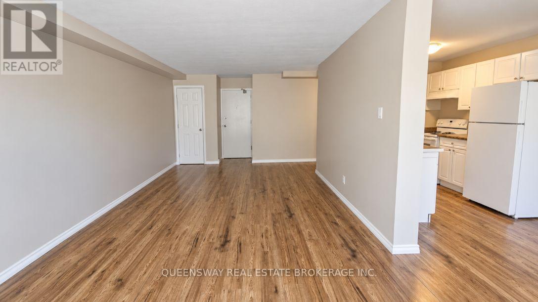 5 - 689 BARBER AVENUE, North Perth (Listowel) — photo 2