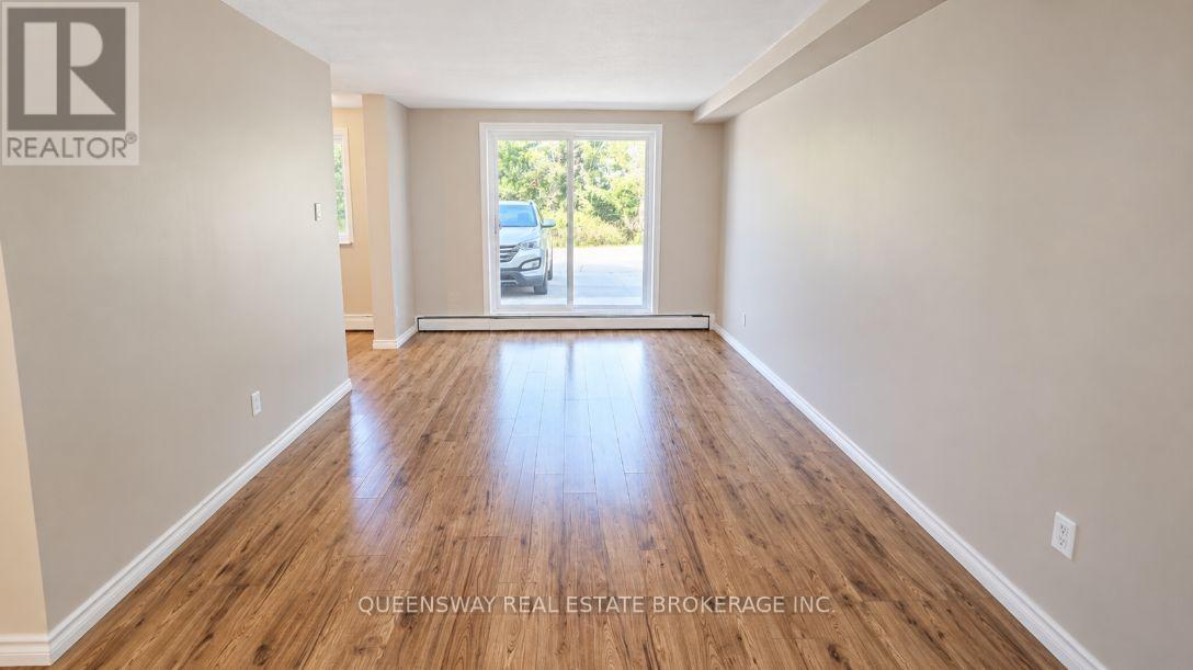 5 - 689 BARBER AVENUE, North Perth (Listowel) — photo 4