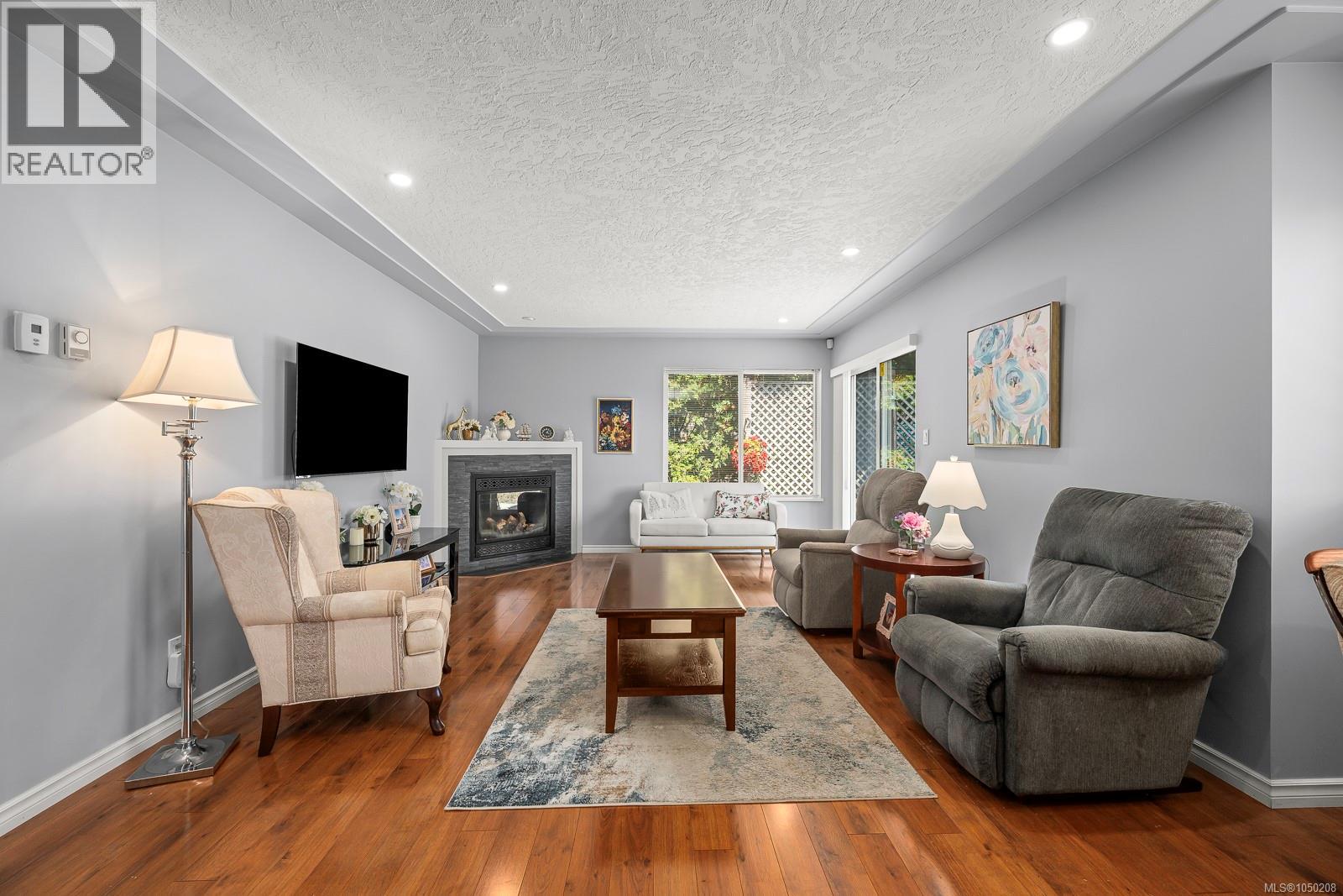 #1 950 Braidwood Rd - Image 3