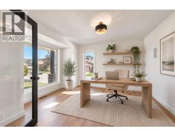 Living room - 238 Hawktree Bay Nw, Calgary, AB T3G2Z3 Photo 6