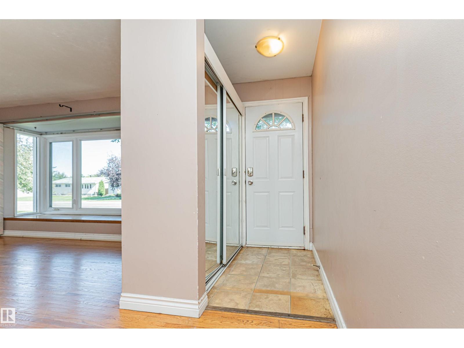 8610 157 ST NW - 2