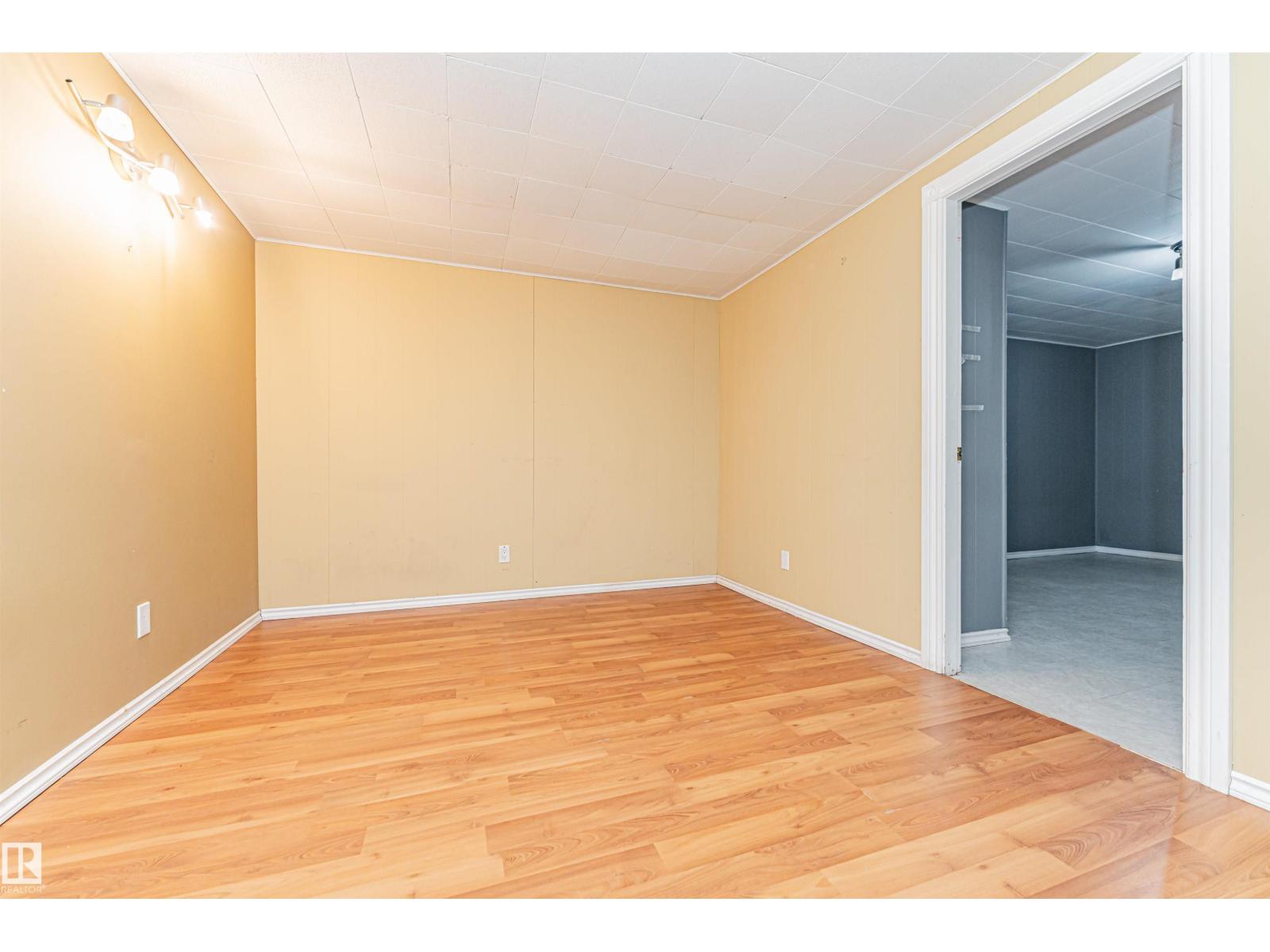 8610 157 ST NW - 21